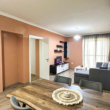 Grand Park 2Br Apartment 地拉那 外观 照片