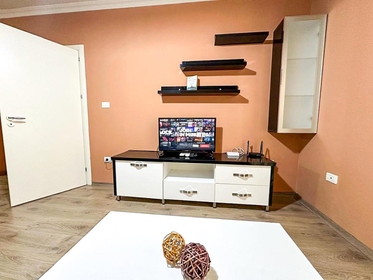 Grand Park 2Br Apartment 地拉那 外观 照片